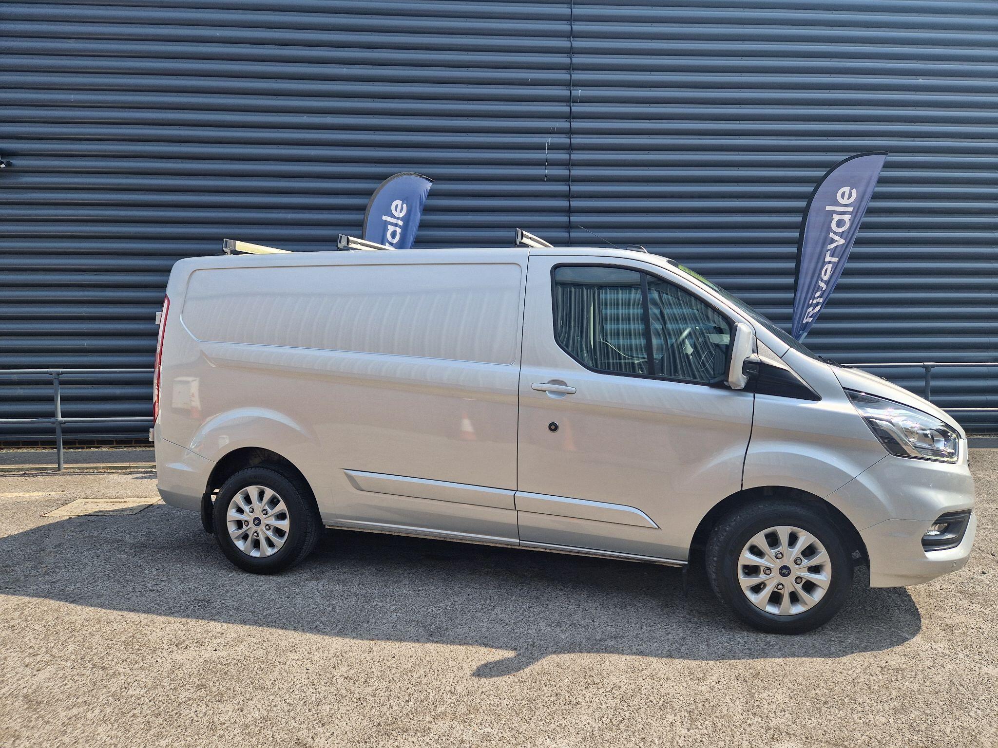 Ford Transit Custom image 3